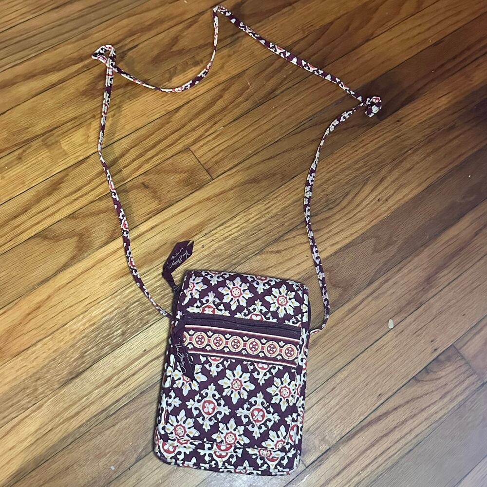 Chic Vera Bradley Mini Hipster Crossbody Medallion Print Bag